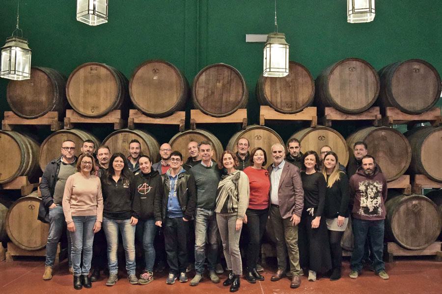 Die große Familie auf dem Weingut © Agricola Felline